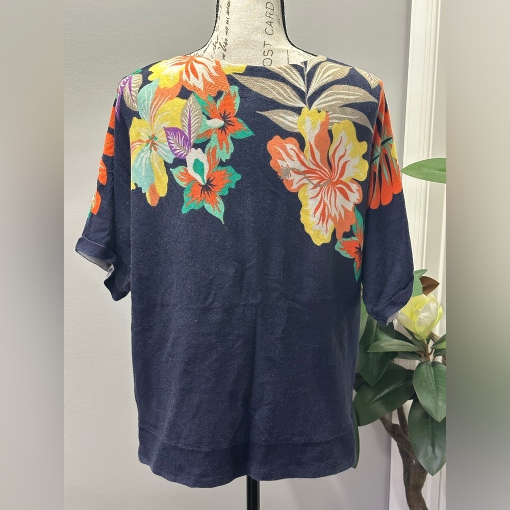 Talbots Floral Polo Shirt with White Collar💙🪷 - Picture 4 of 12
